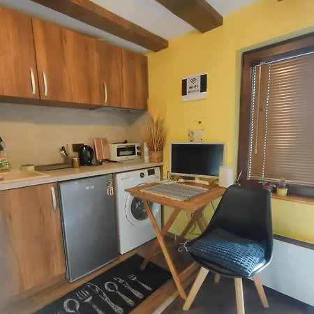 Tiny House In The Center Of Warna