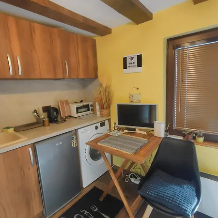 Tiny House In The Center Of 아파트 *